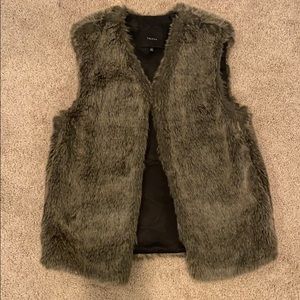 Aritzia Talula brand faux fur vest